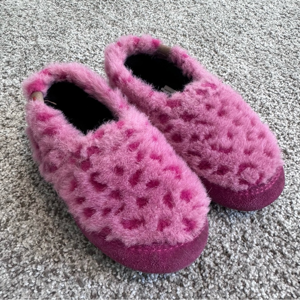 Acorn slippers